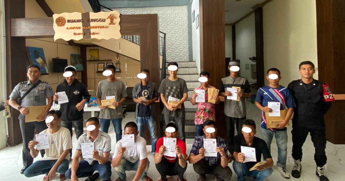 Wujud Nyata Sistem Pemasyarakatan, 13 WBP Lapas Narkotika Karang Intan Diberi Kesempatan Kembali ke Masyarakat