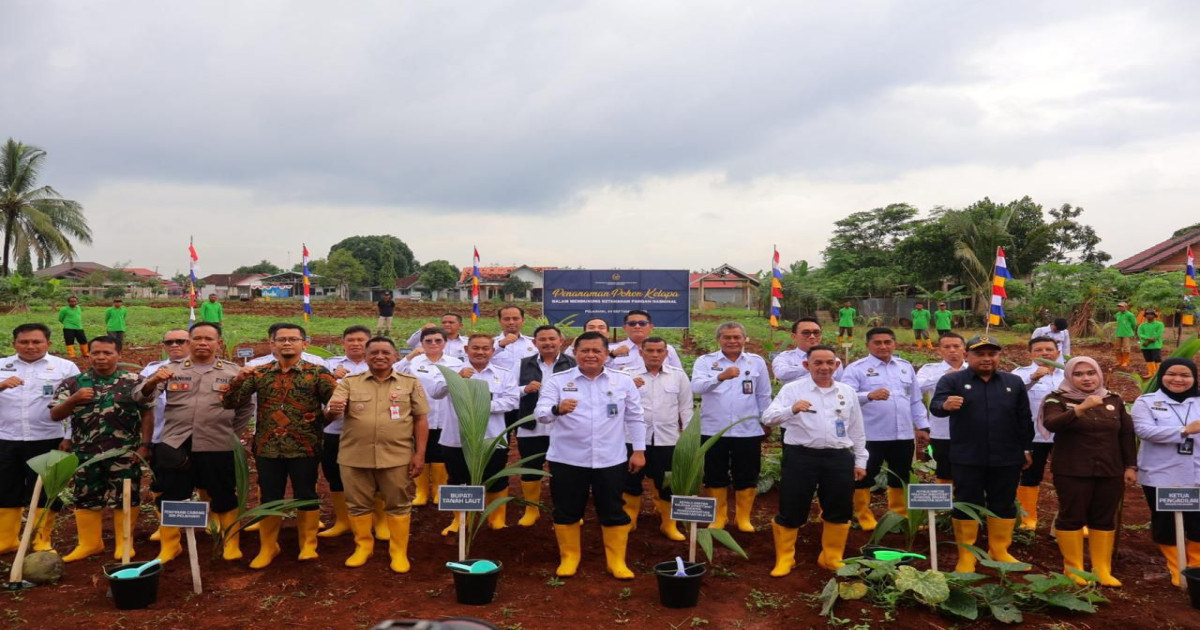 Kalapas Narkotika Karang Intan Hadiri Peresmian Program Ketahanan Pangan dan Penanaman Pohon Kelapa Serentak