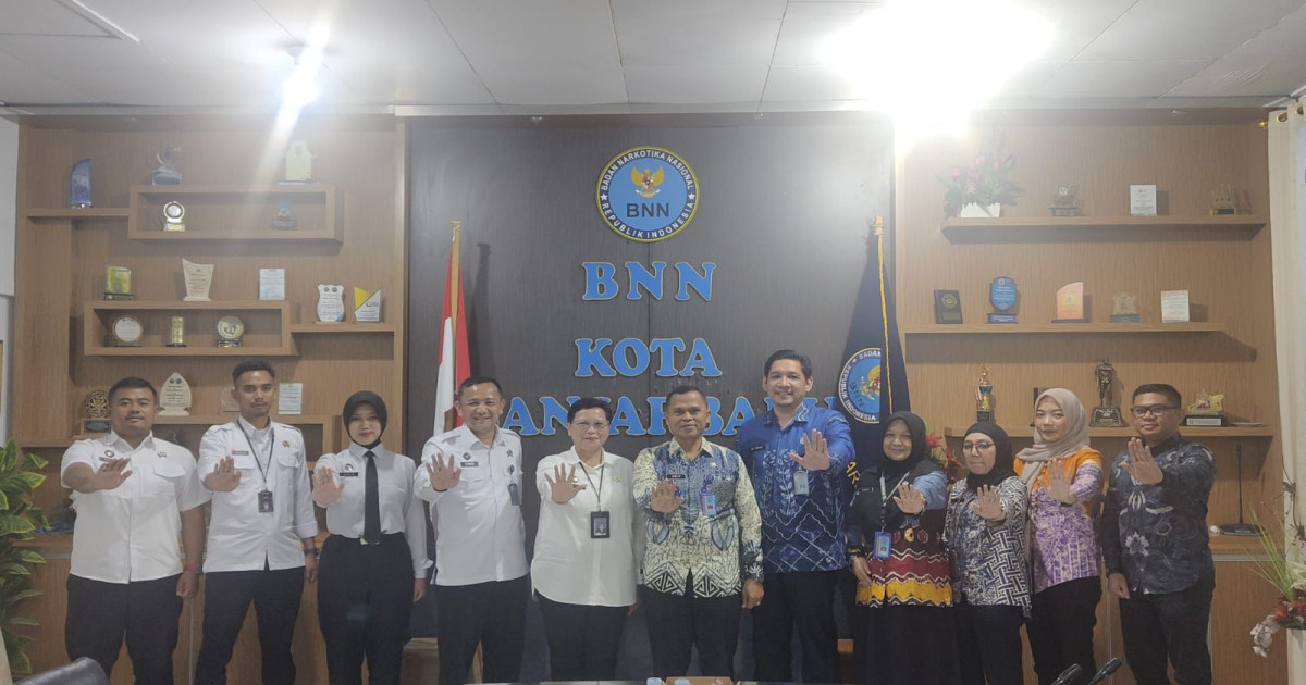 Lapas Narkotika Karang Intan Perkuat Sinergi P4GN, Kalapas Kunjungi BNN Kota Banjarbaru  Banjarbaru, INFO_PAS – Dalam rangka memperkuat sinergitas antara Pemasyarakatan dan Badan Narkotika Nasional (BNN), Kepala Lembaga Pemasyarakatan (Lapas) Narkotika Ke